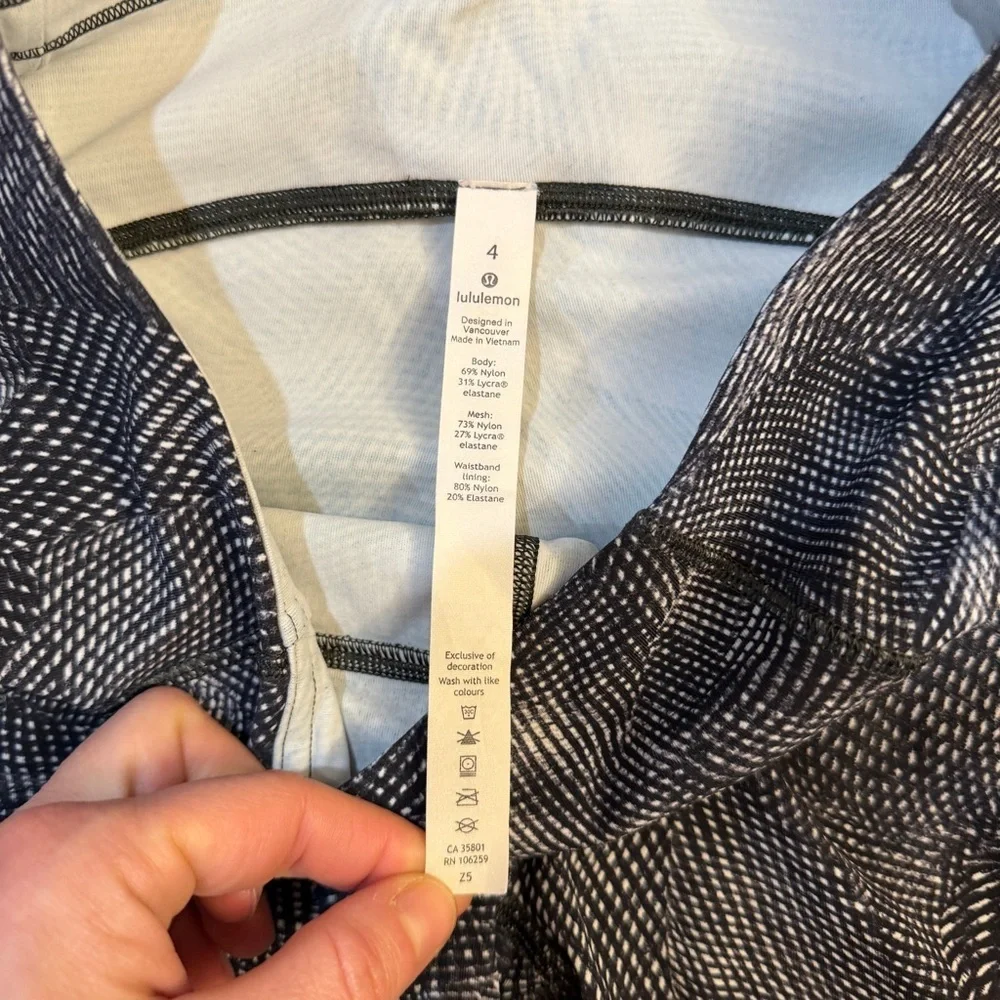 Lululemon Run Off Route Mid-Rise Crop 21